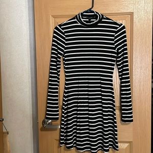 Forever 21 long sleeve swing turtleneck dress, black/white striped, Size M